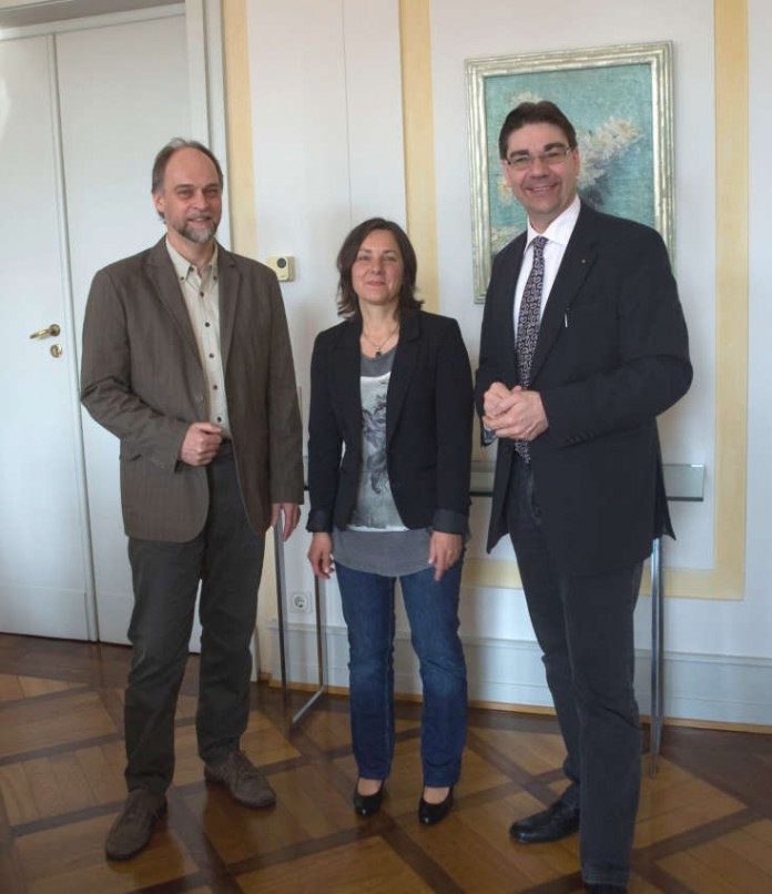 Sozialamtsleiter Hans-Joachim Malo, die neue Seniorenbeauftragte der Stadt Landau, Ulrike Sprengling und Sozialdezernent Bürgermeister Thomas Hirsch.
